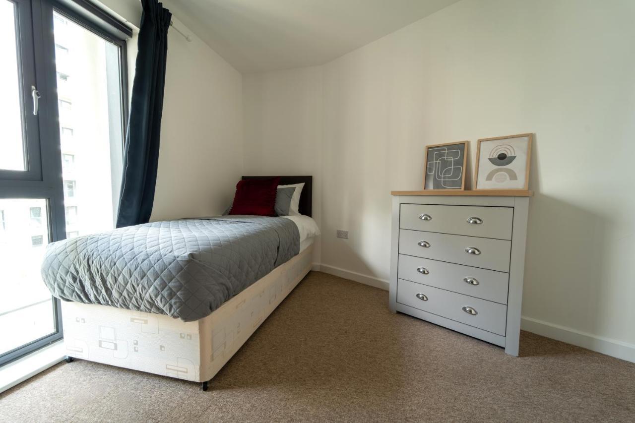 Spacious Apartment In Woking Town Centre Экстерьер фото
