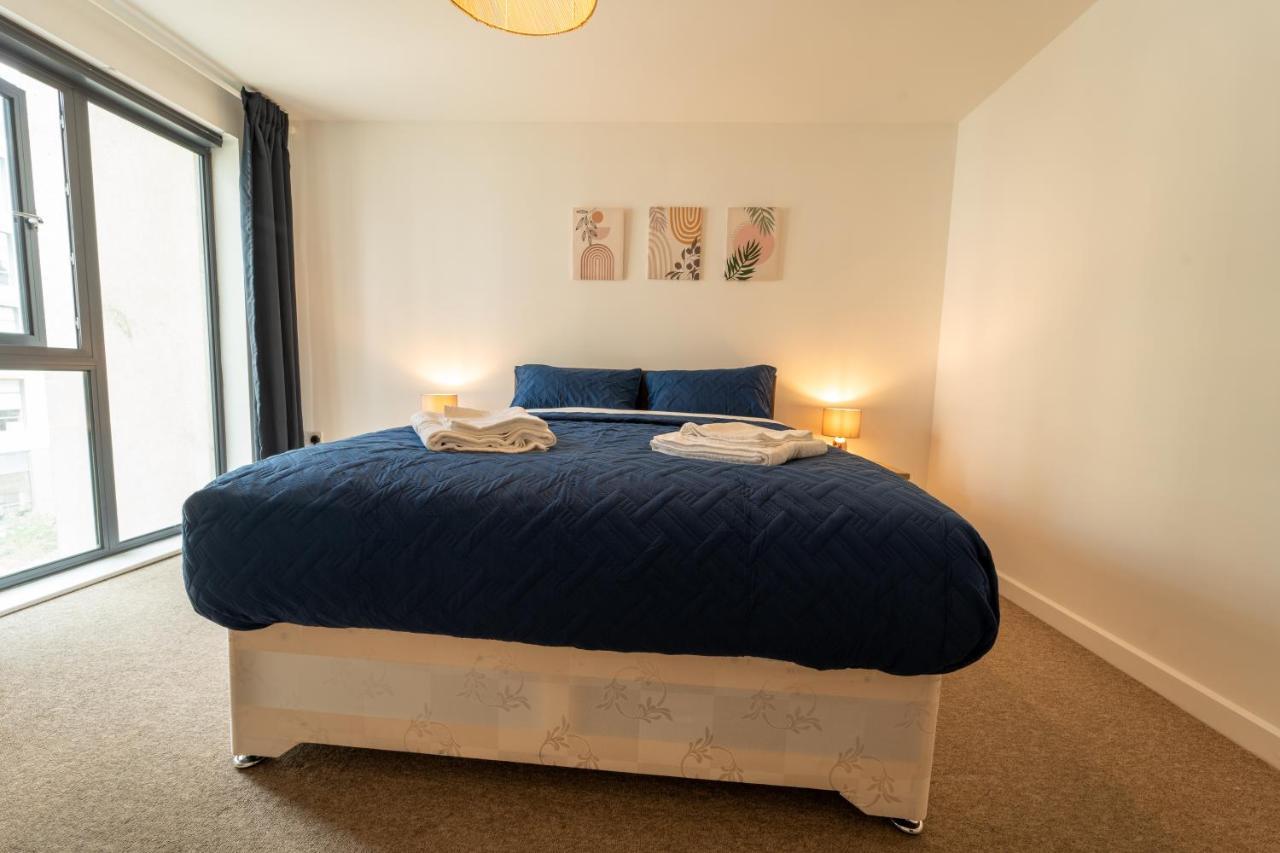 Spacious Apartment In Woking Town Centre Экстерьер фото