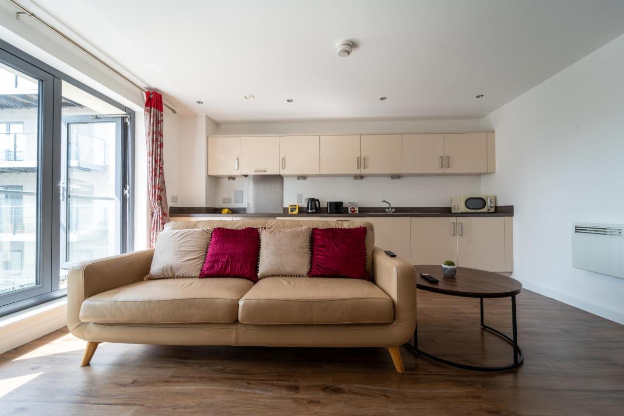 Spacious Apartment In Woking Town Centre Экстерьер фото