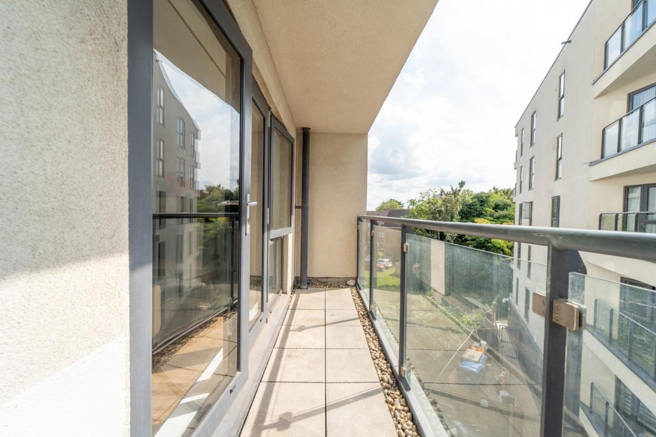 Spacious Apartment In Woking Town Centre Экстерьер фото