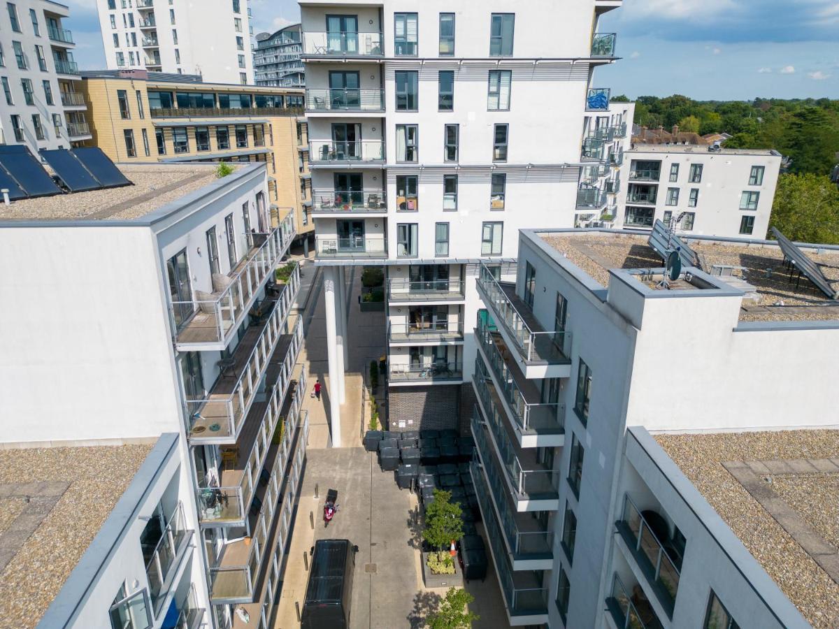 Spacious Apartment In Woking Town Centre Экстерьер фото