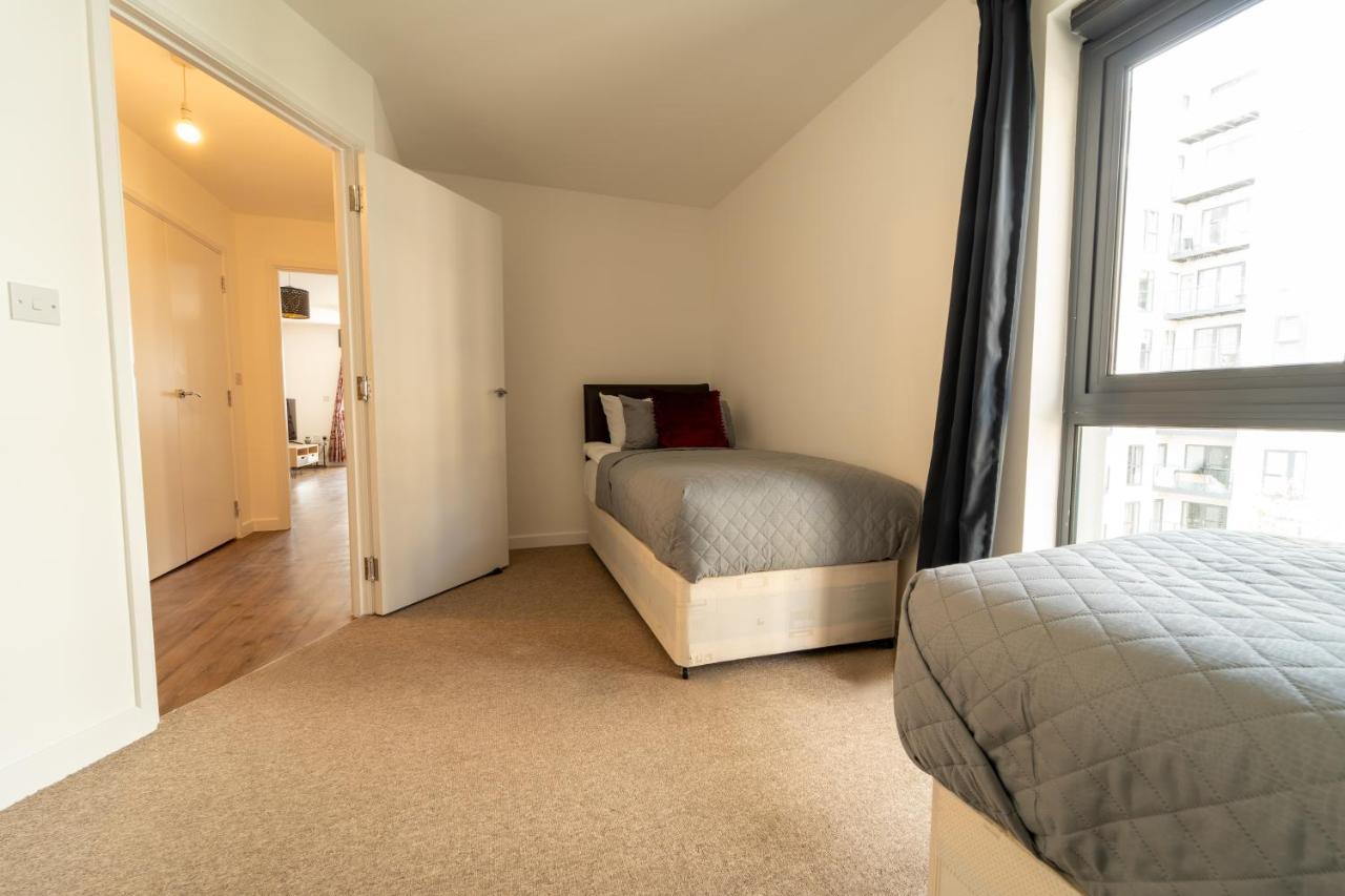 Spacious Apartment In Woking Town Centre Экстерьер фото