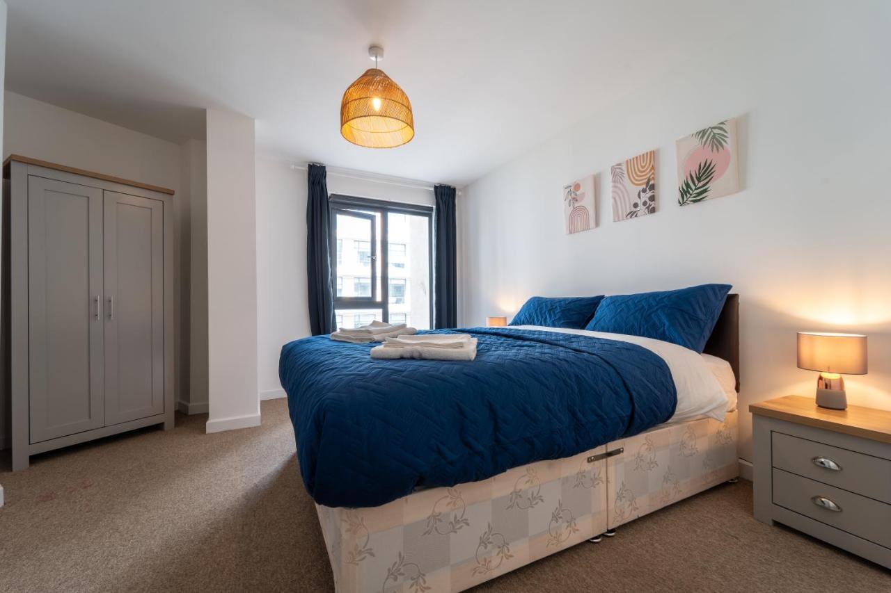 Spacious Apartment In Woking Town Centre Экстерьер фото