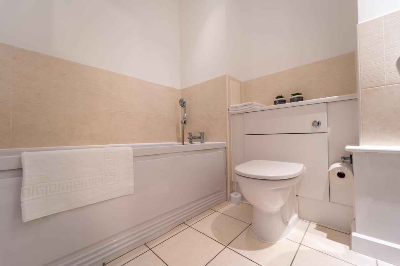 Spacious Apartment In Woking Town Centre Экстерьер фото