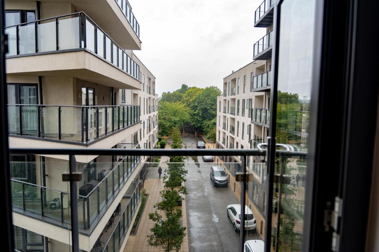 Spacious Apartment In Woking Town Centre Экстерьер фото