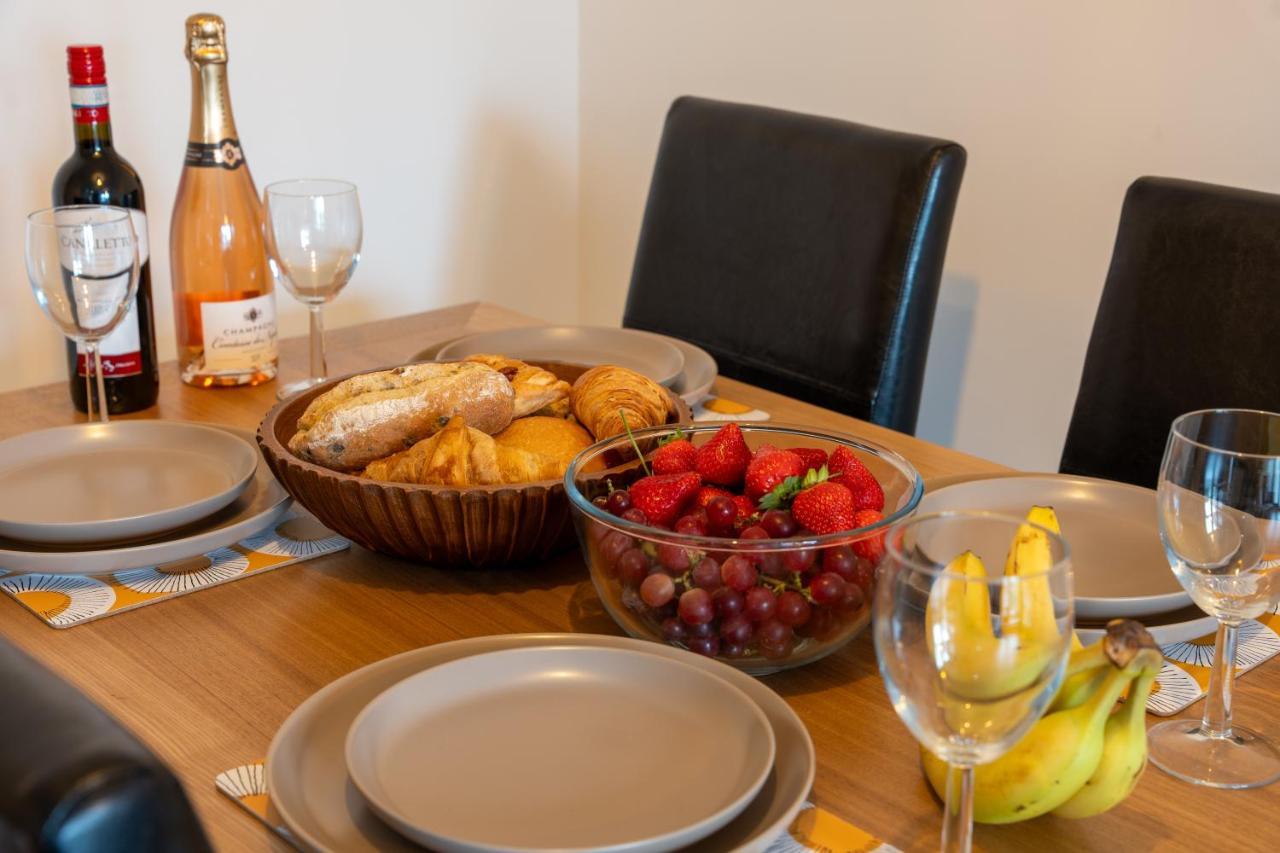 Spacious Apartment In Woking Town Centre Экстерьер фото