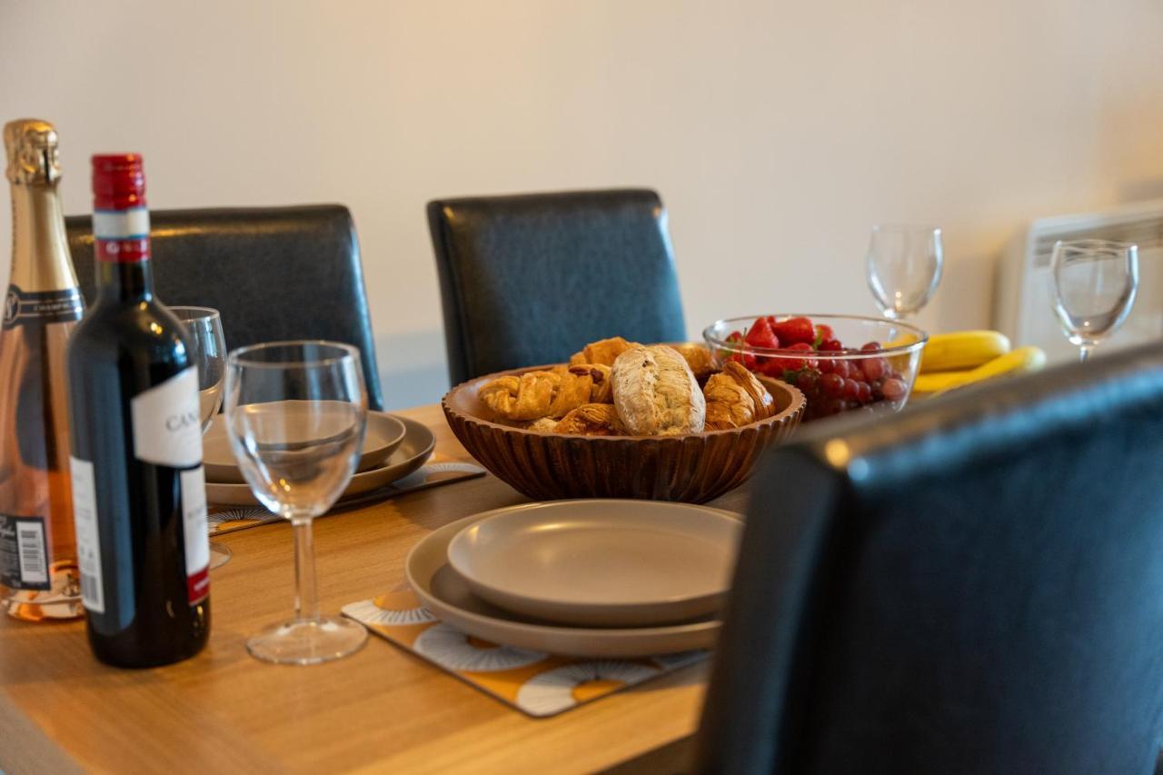 Spacious Apartment In Woking Town Centre Экстерьер фото