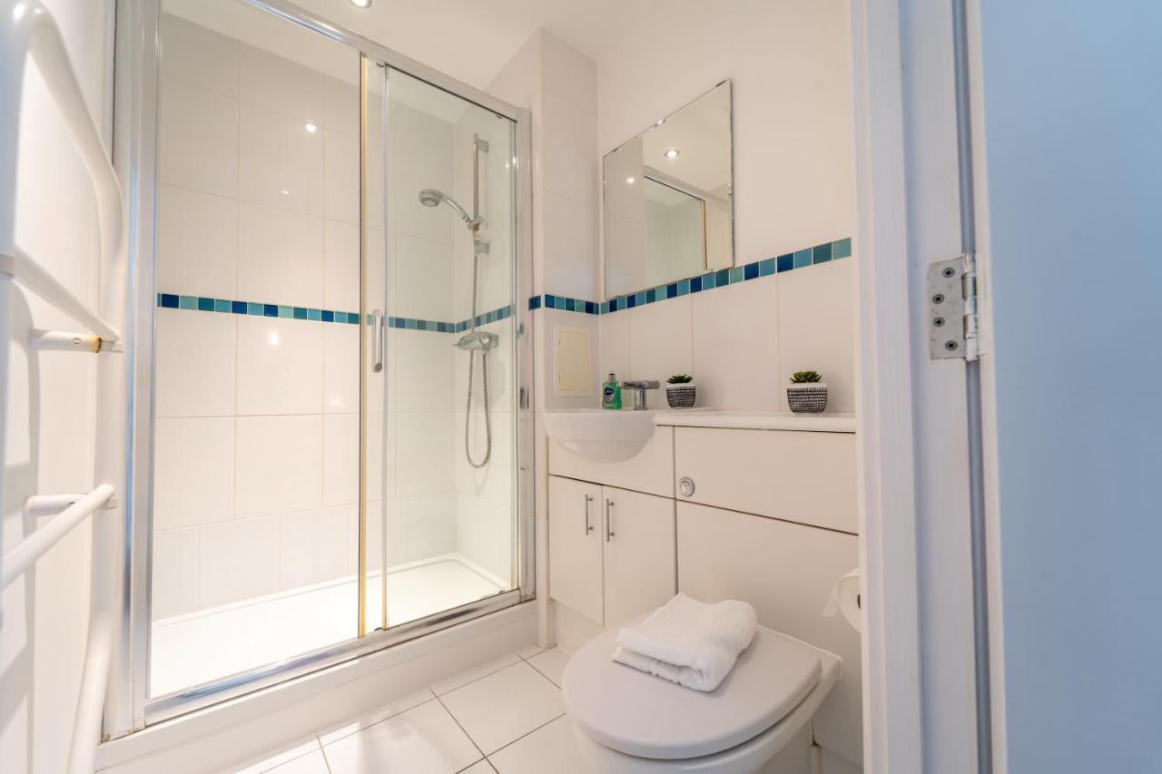 Spacious Apartment In Woking Town Centre Экстерьер фото